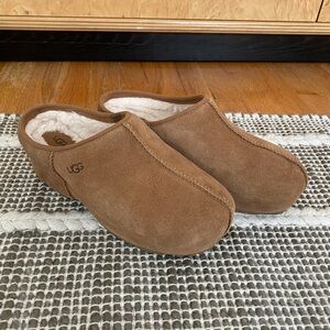 UGG platform Clogs, shearling lined size 39